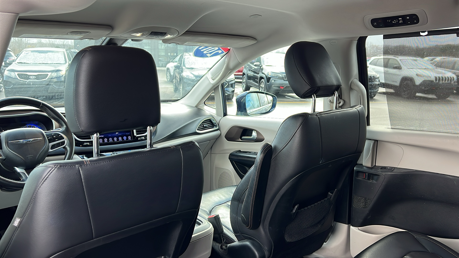 2017 Chrysler Pacifica Touring L 41