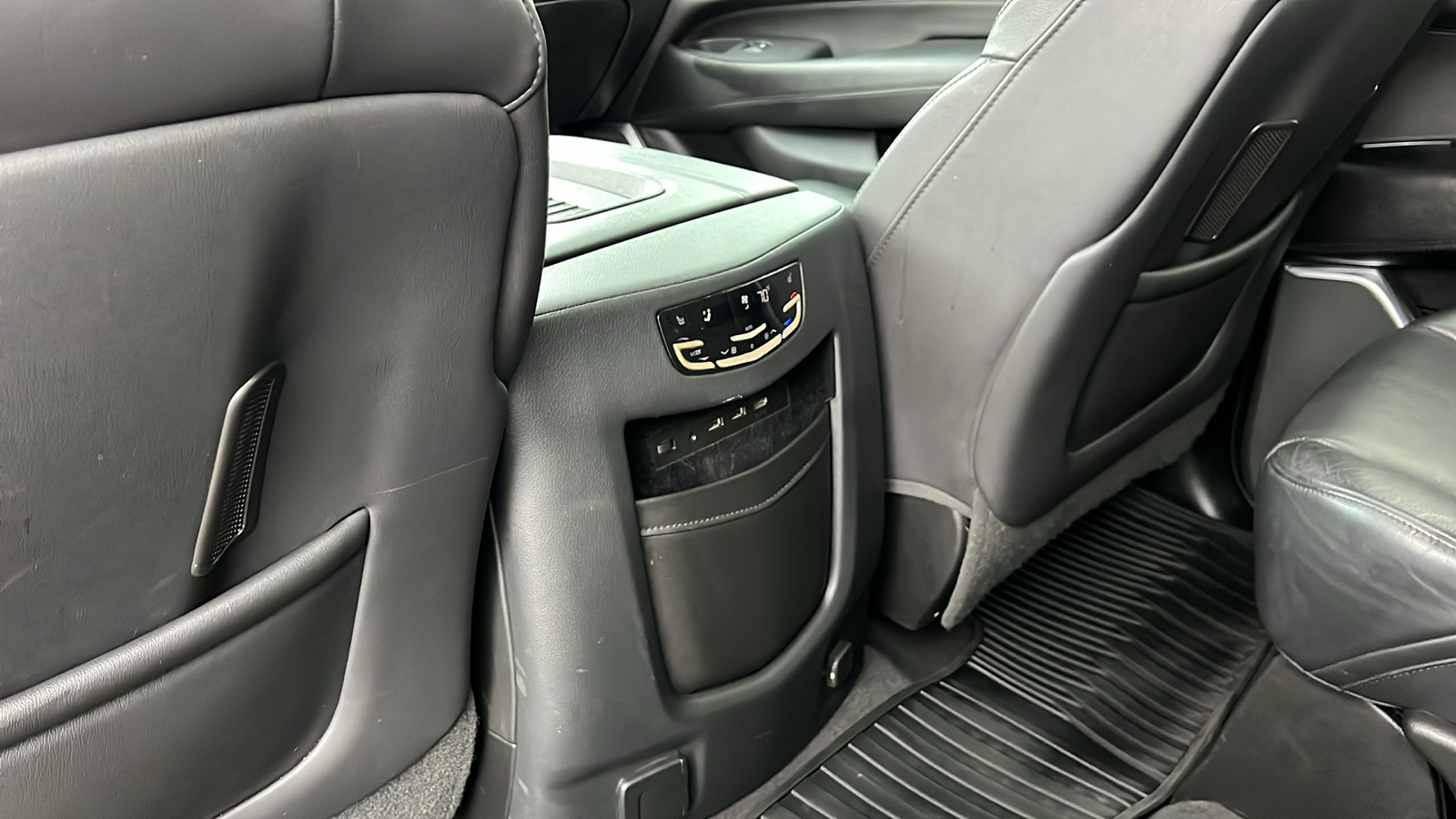 2019 Cadillac Escalade ESV Premium 39