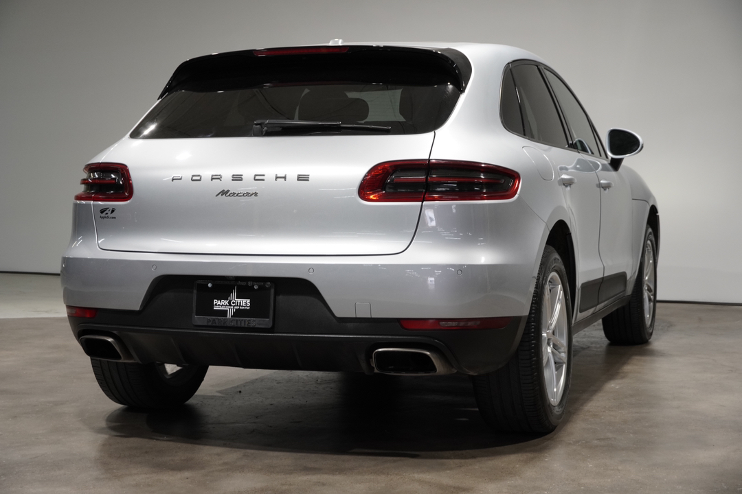 2017 Porsche Macan Base 8