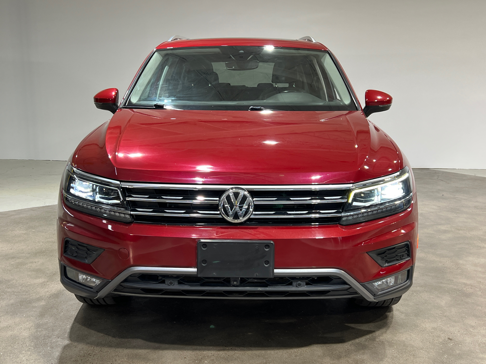 2018 Volkswagen Tiguan 2.0T SEL Premium 2