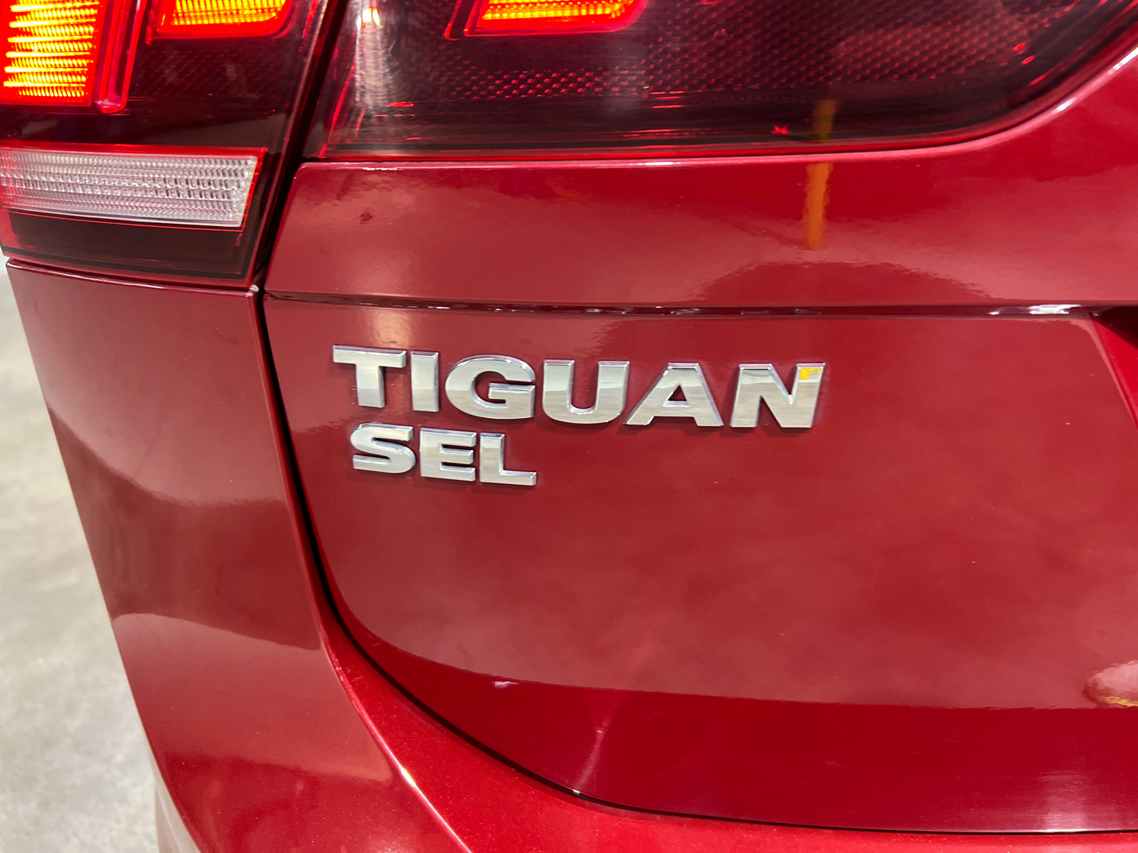 2018 Volkswagen Tiguan 2.0T SEL Premium 9