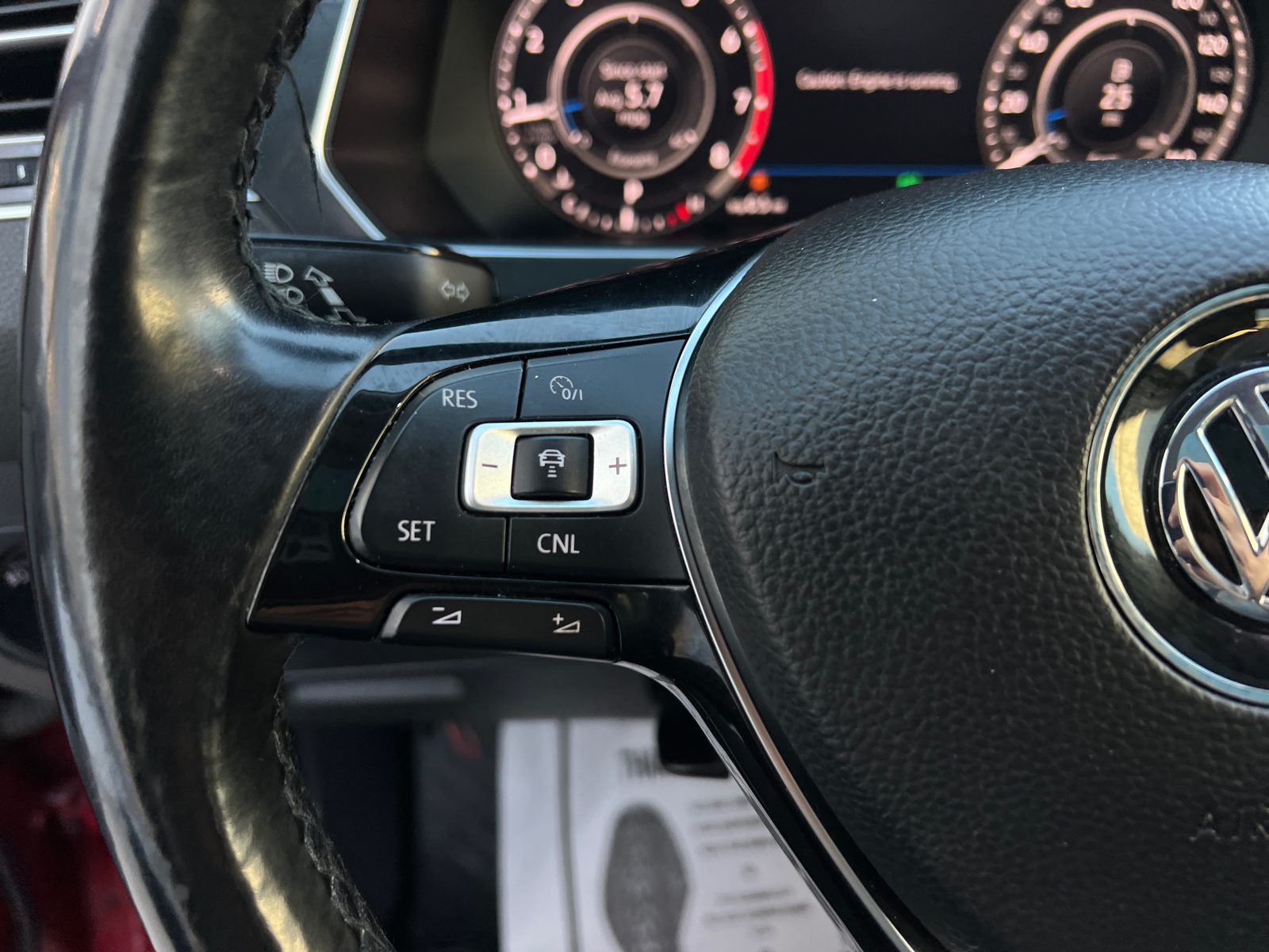 2018 Volkswagen Tiguan 2.0T SEL Premium 33