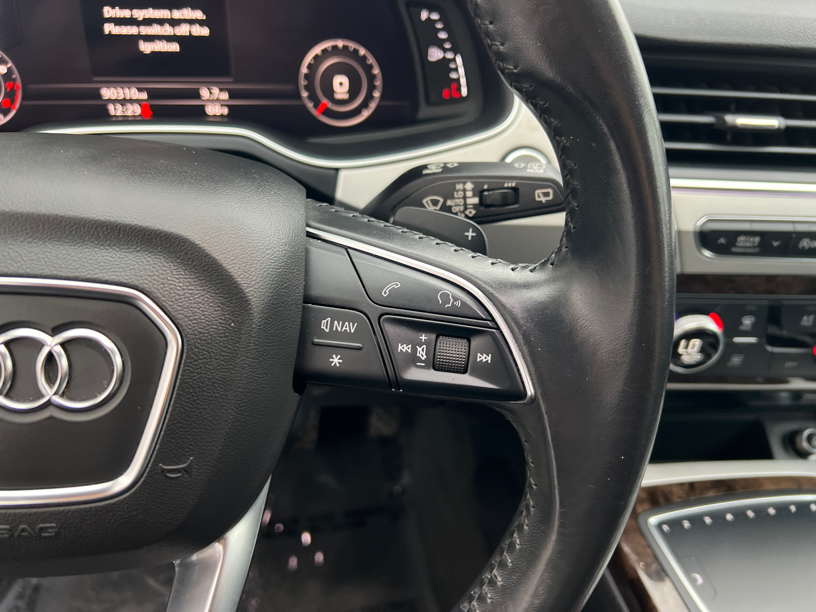 2019 Audi Q7 45 SE Premium Plus 38