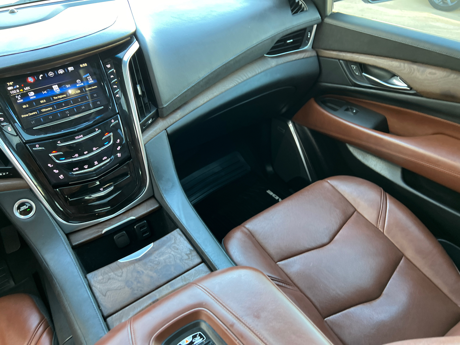 2019 Cadillac Escalade Premium Luxury 19