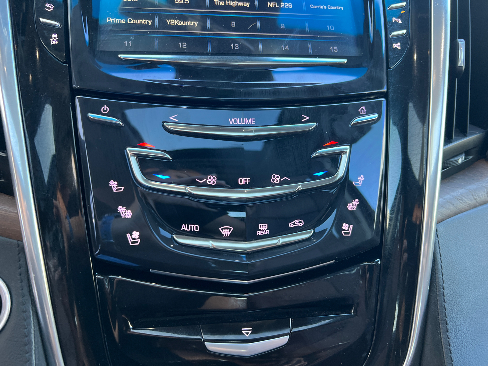 2019 Cadillac Escalade Premium Luxury 32