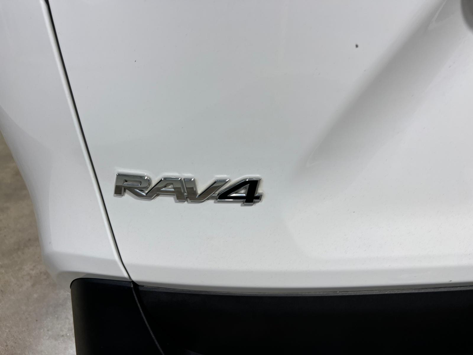 2019 Toyota RAV4 LE 9