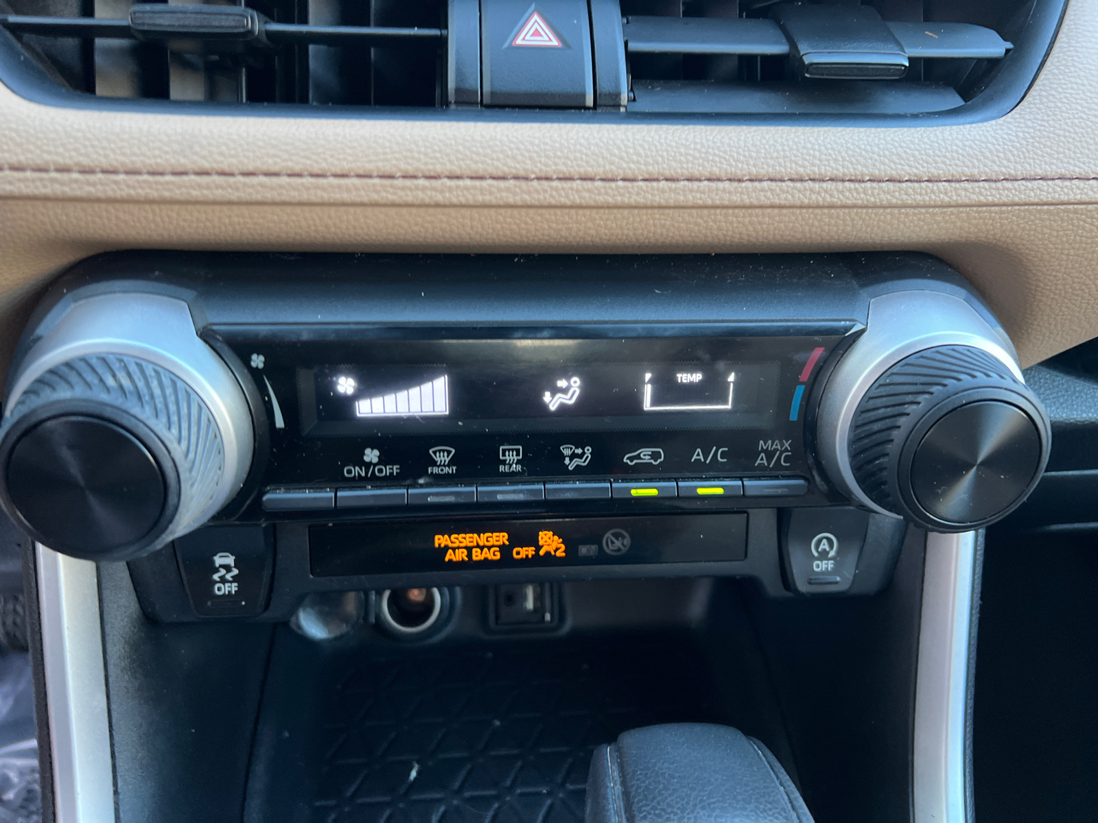 2019 Toyota RAV4 LE 29