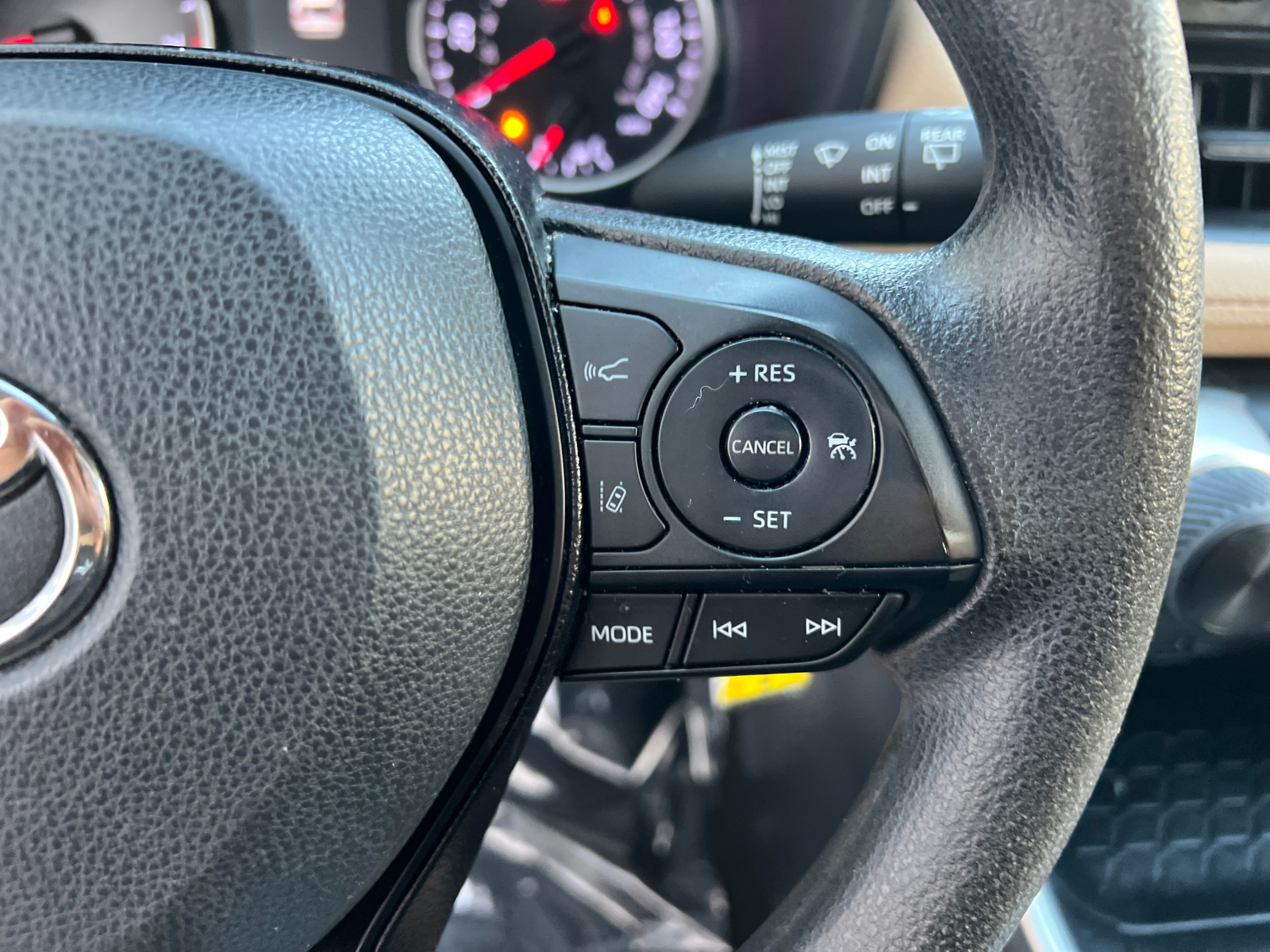 2019 Toyota RAV4 LE 33