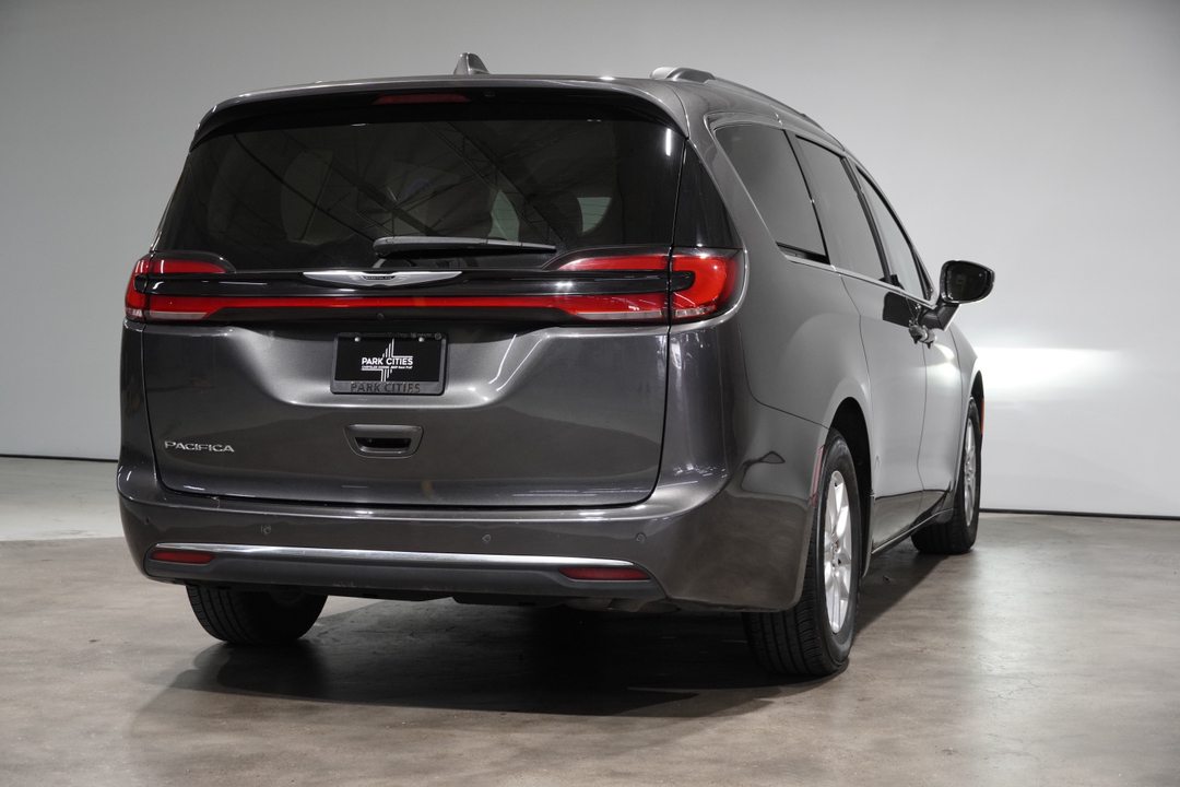 2022 Chrysler Pacifica Touring L 8