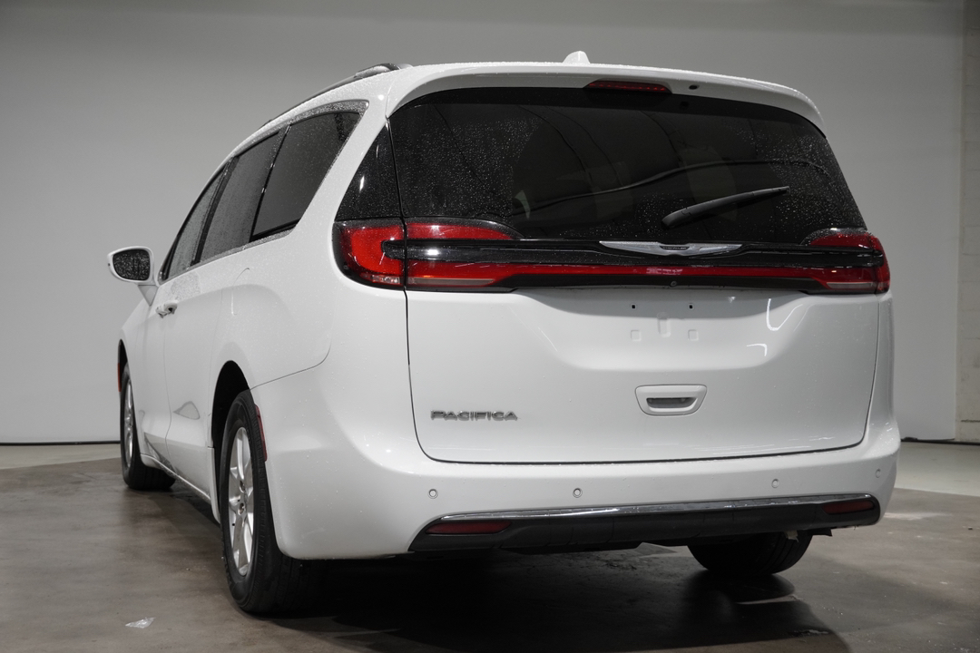 2022 Chrysler Pacifica Touring L 6