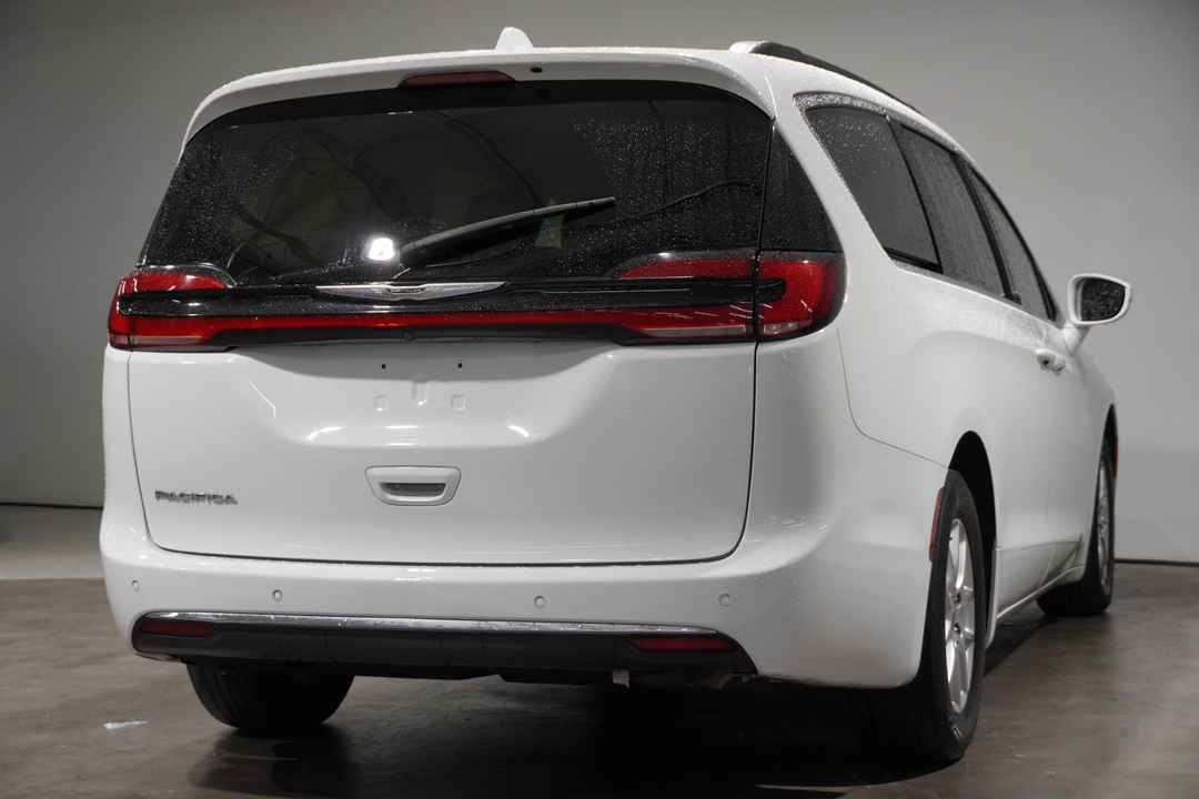 2022 Chrysler Pacifica Touring L 8