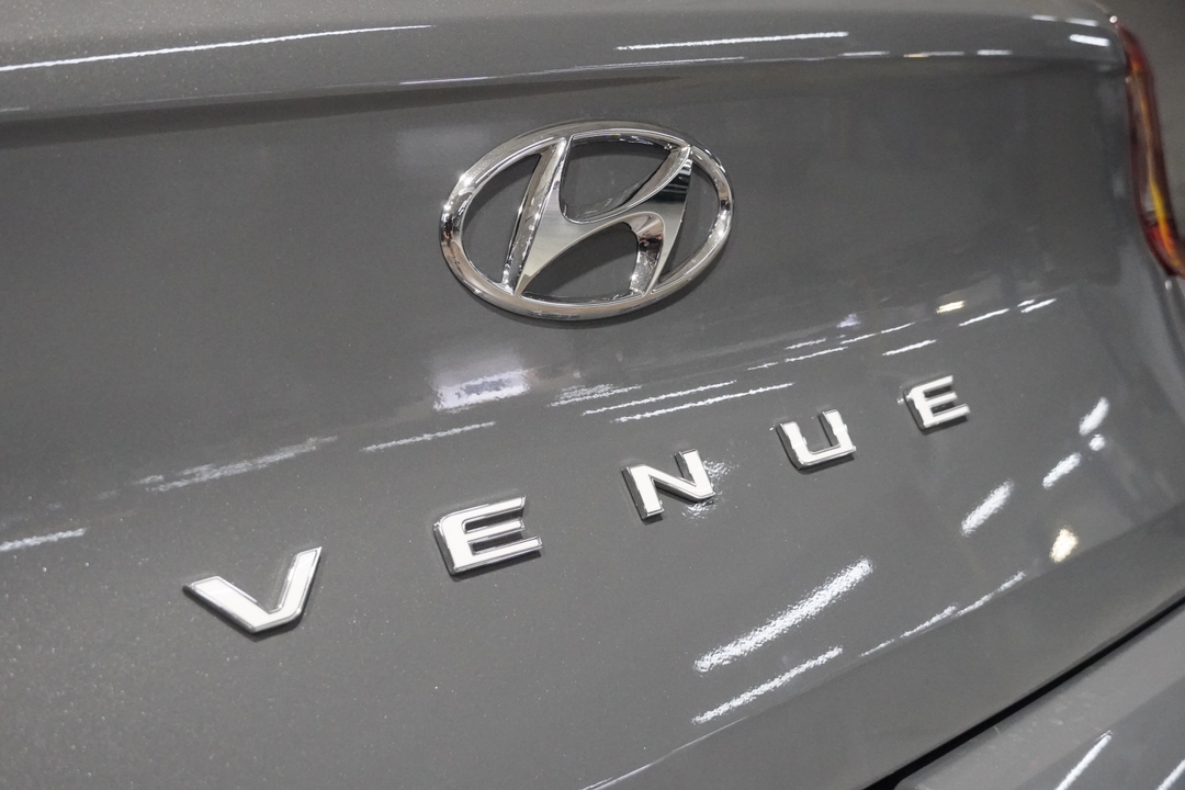 2022 Hyundai Venue SE 10