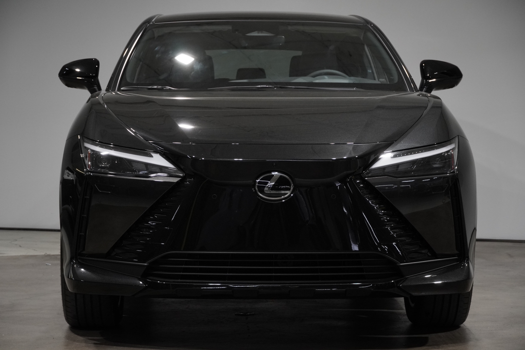 2023 Lexus RZ 450e Luxury 2