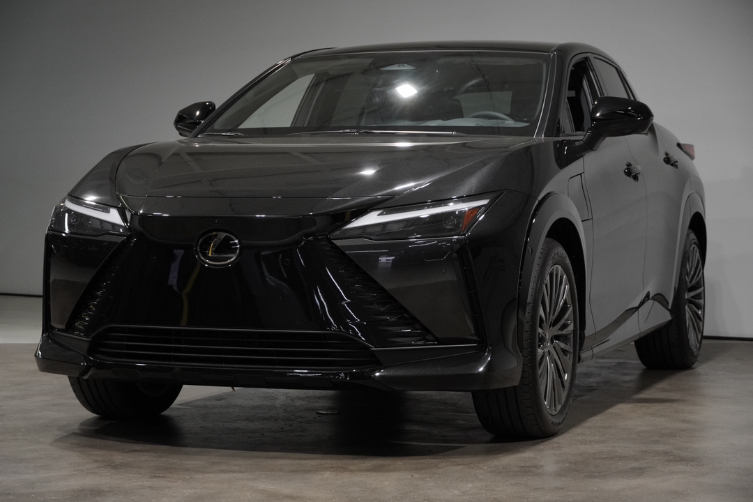 2023 Lexus RZ 450e Luxury 3