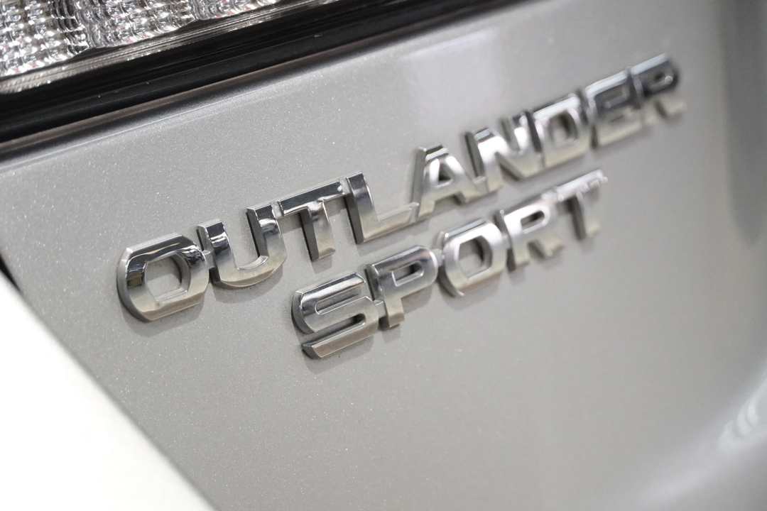 2023 Mitsubishi Outlander Sport 2.0 ES 8