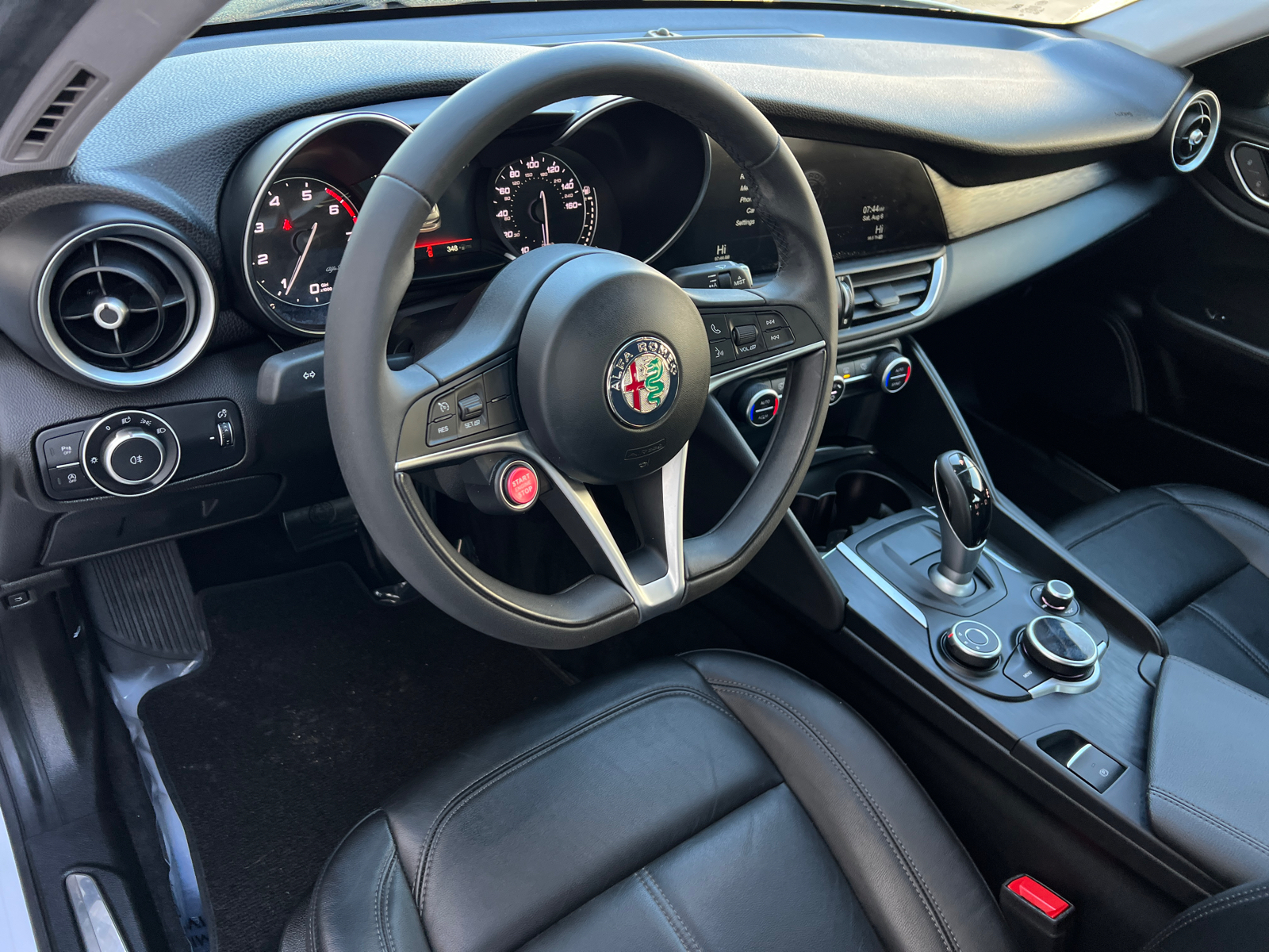 2017 Alfa Romeo Giulia Base 19