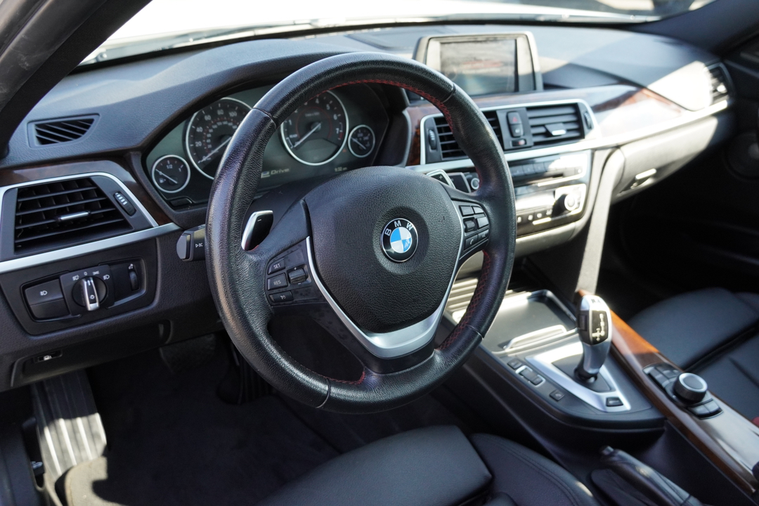 2017 BMW 3 Series 330e iPerformance 18