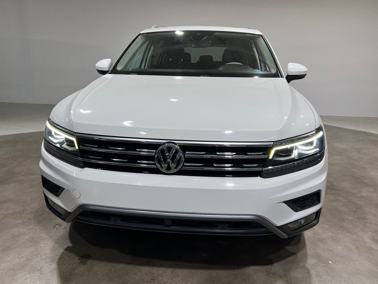 2018 Volkswagen Tiguan 2.0T SEL Premium 2