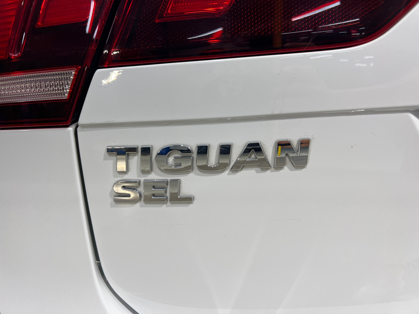 2018 Volkswagen Tiguan 2.0T SEL Premium 9