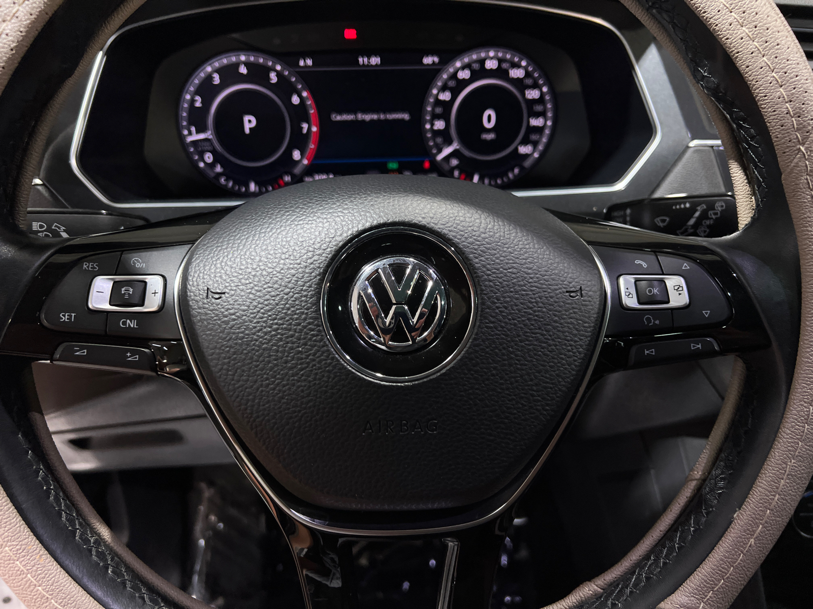 2018 Volkswagen Tiguan 2.0T SEL Premium 32