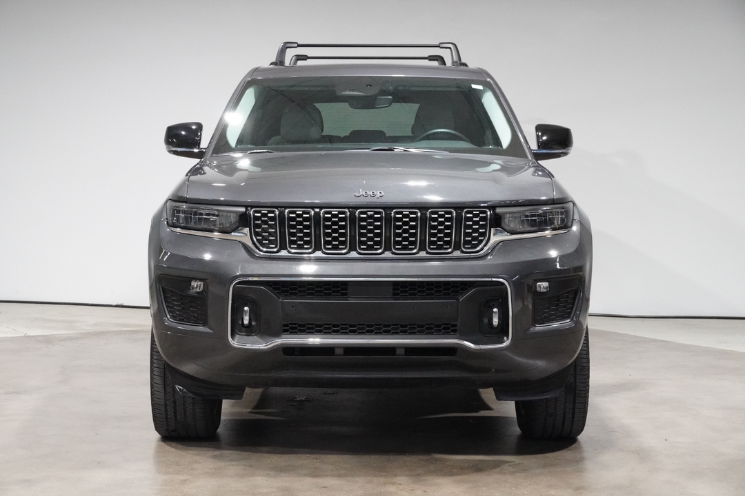 2022 Jeep Grand Cherokee Overland 2