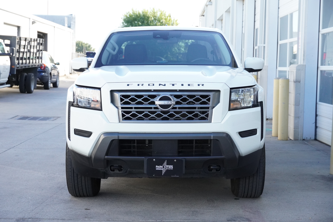 2022 Nissan Frontier SV 2