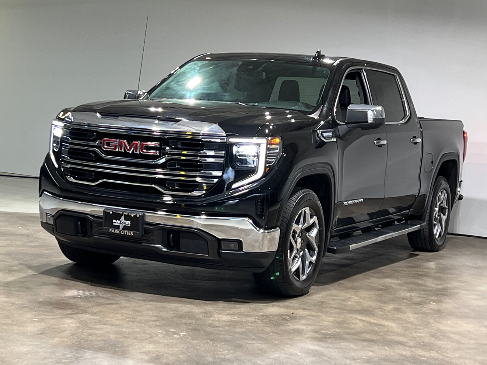 2023 GMC Sierra 1500 SLT 3