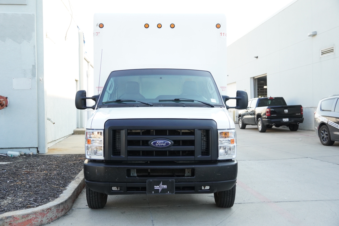 2018 Ford E-450SD Base 2