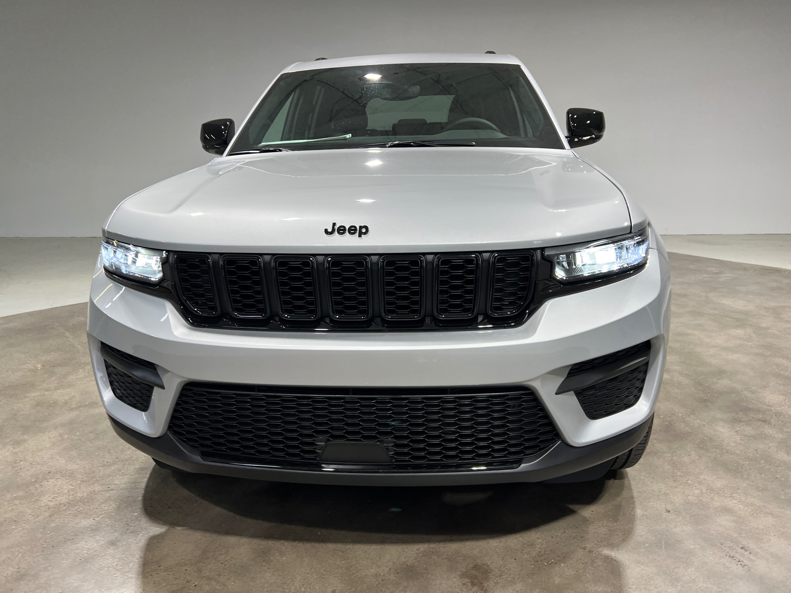 2024 Jeep Grand Cherokee Altitude 2