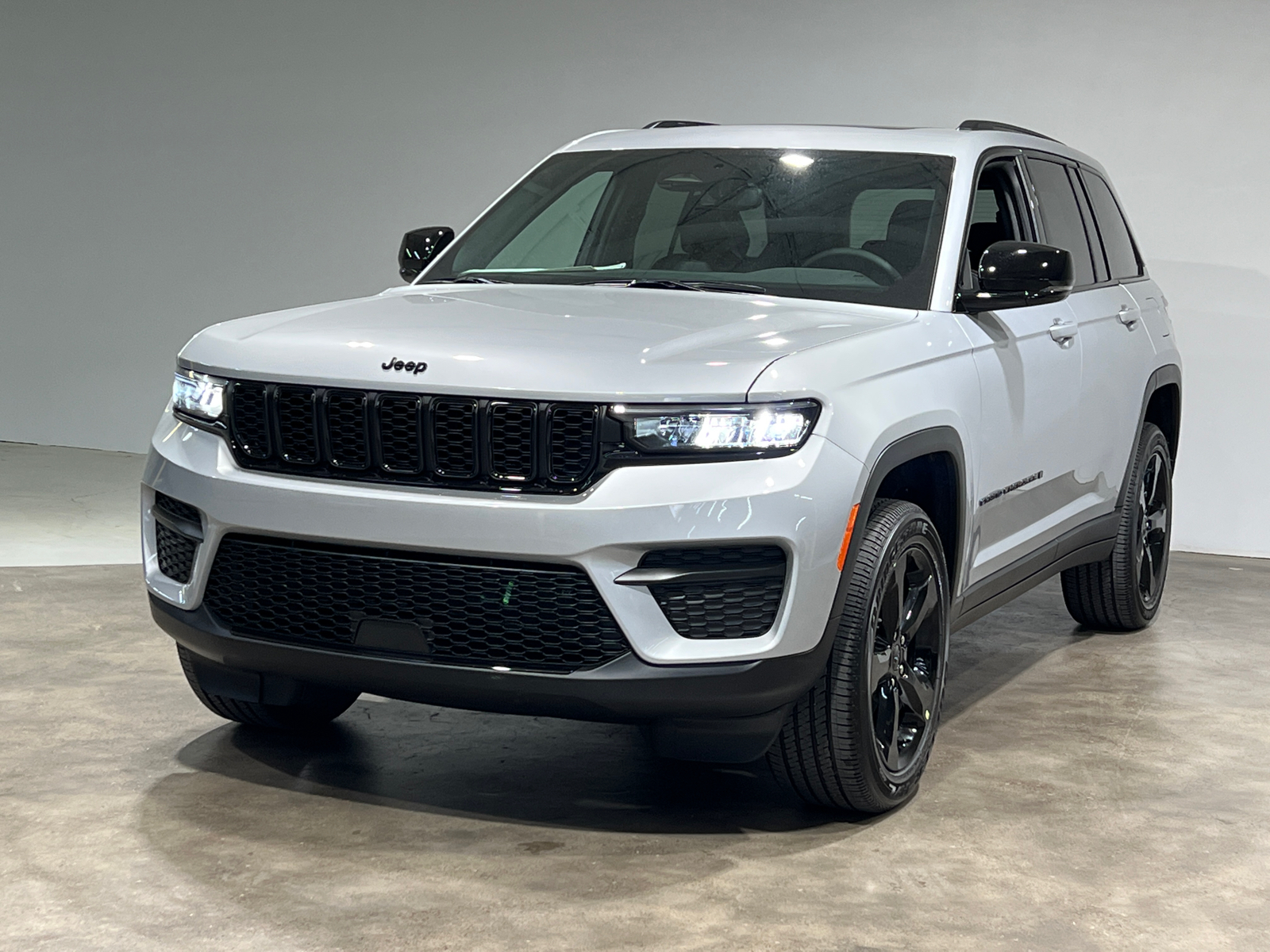 2024 Jeep Grand Cherokee Altitude 3