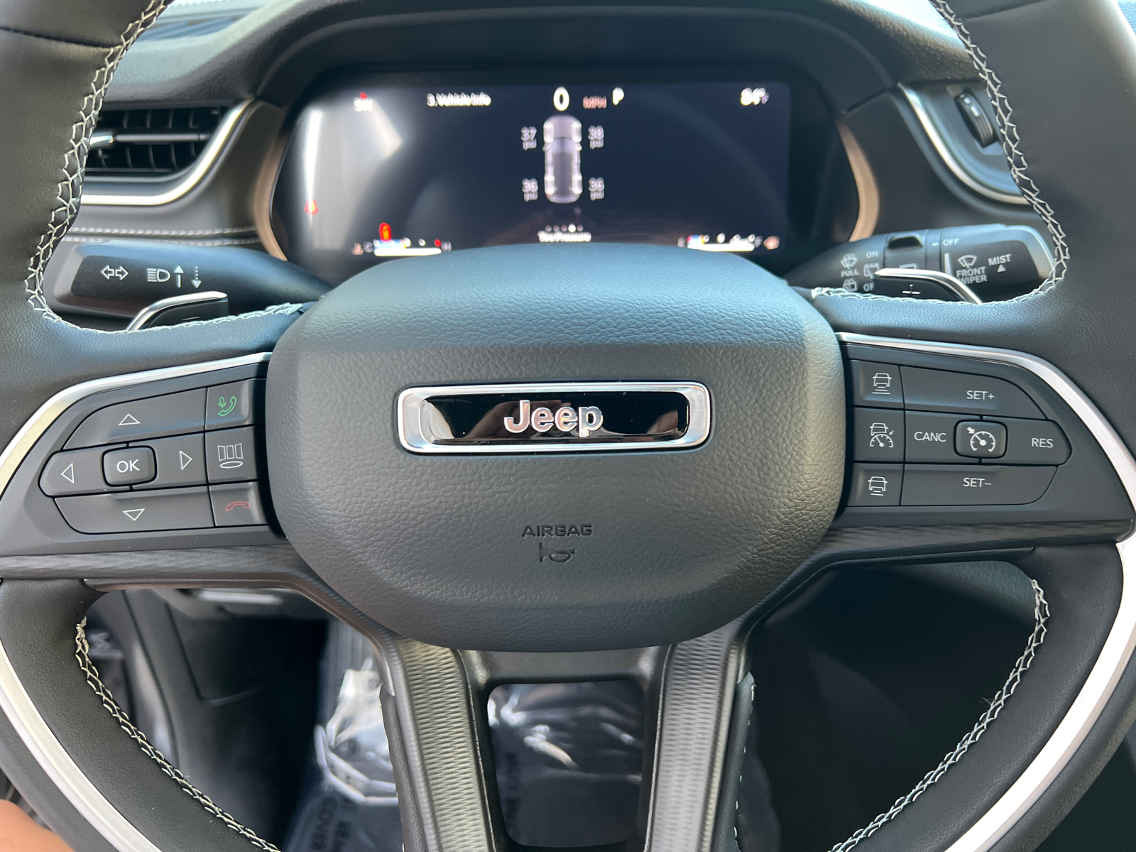 2024 Jeep Grand Cherokee Altitude 32