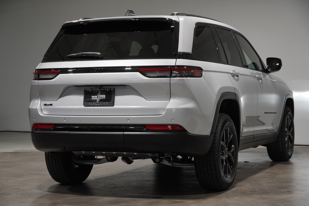 2024 Jeep Grand Cherokee Altitude 8