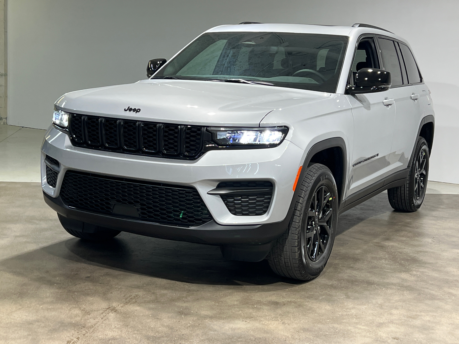 2024 Jeep Grand Cherokee Altitude 3