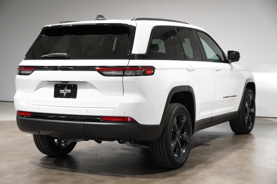 2024 Jeep Grand Cherokee Altitude X 8