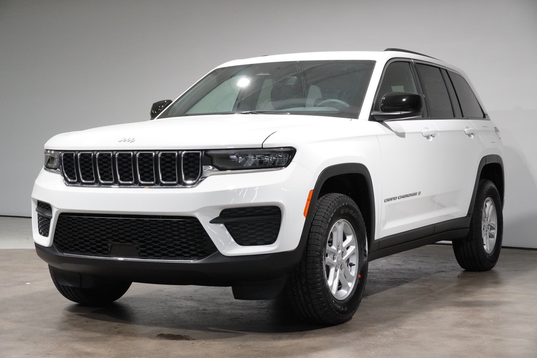 2024 Jeep Grand Cherokee Laredo 3