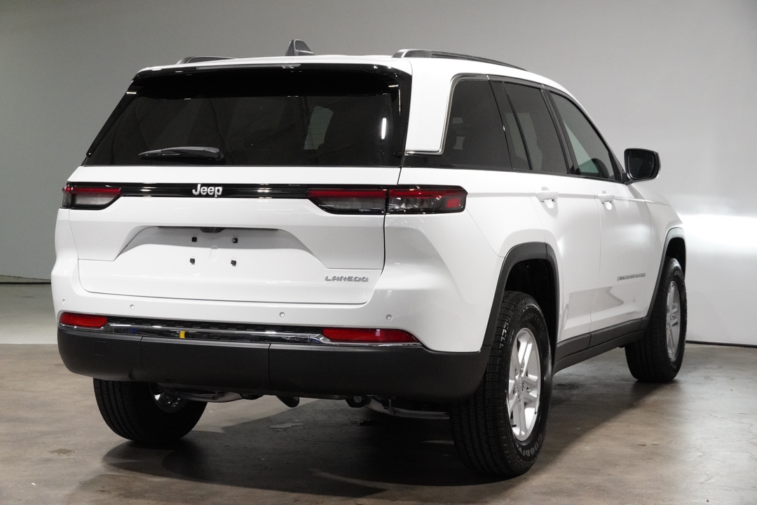 2024 Jeep Grand Cherokee Laredo 8