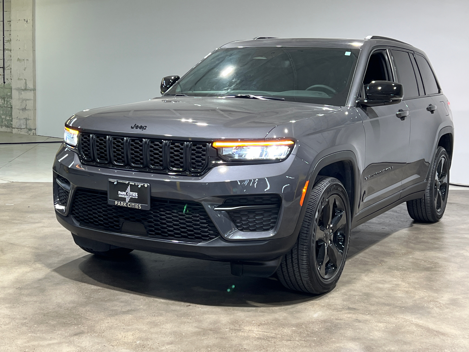 2024 Jeep Grand Cherokee Altitude 3