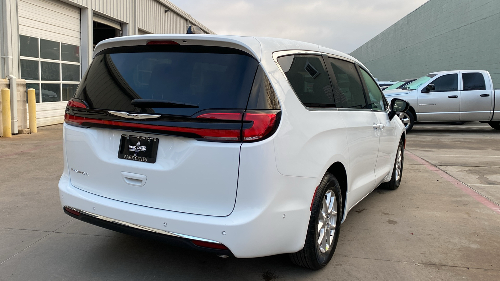 2024 Chrysler Pacifica Touring L 8
