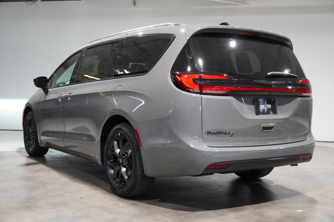 2024 Chrysler Pacifica Touring L 6