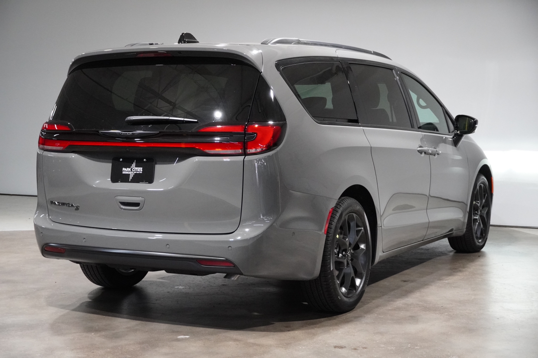 2024 Chrysler Pacifica Touring L 8