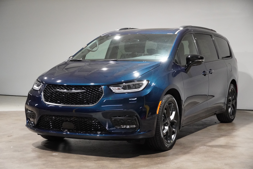 2024 Chrysler Pacifica Limited 3