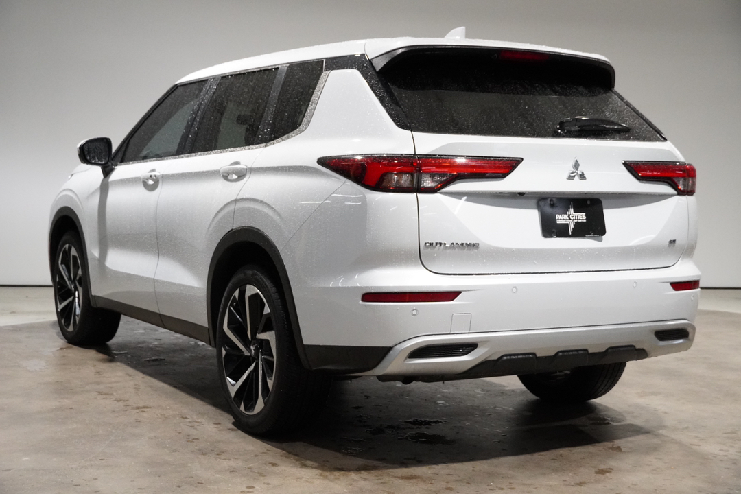 2024 Mitsubishi Outlander SE 6