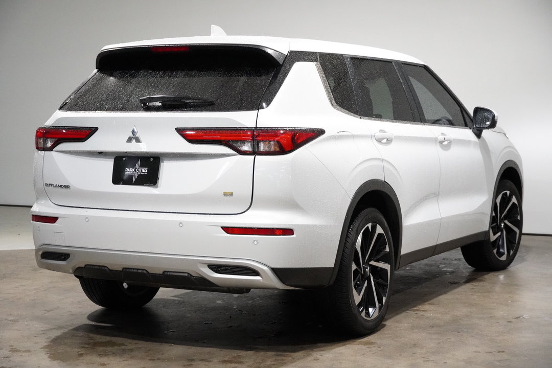 2024 Mitsubishi Outlander SE 8