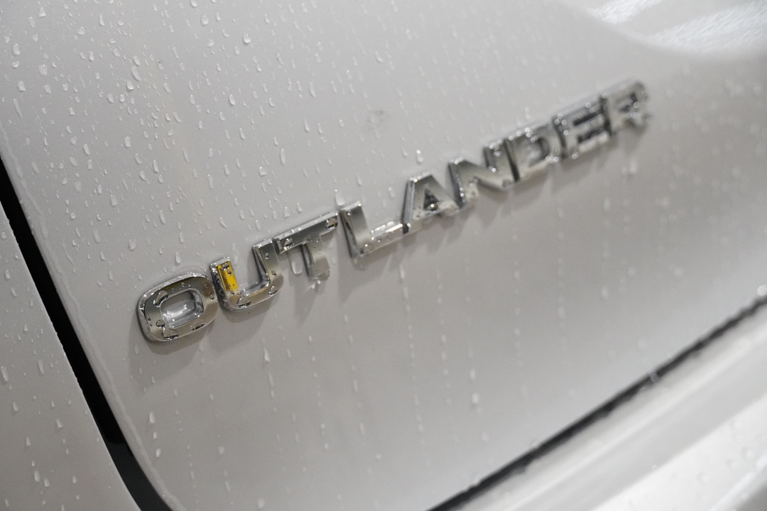 2024 Mitsubishi Outlander SE 12