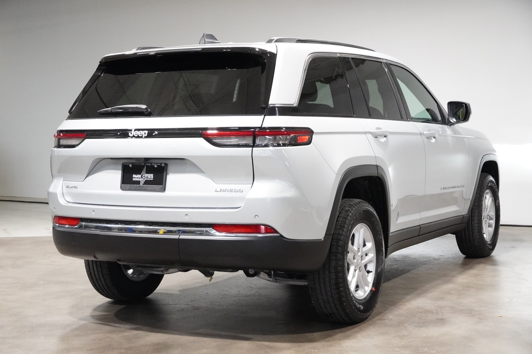 2025 Jeep Grand Cherokee Laredo 8