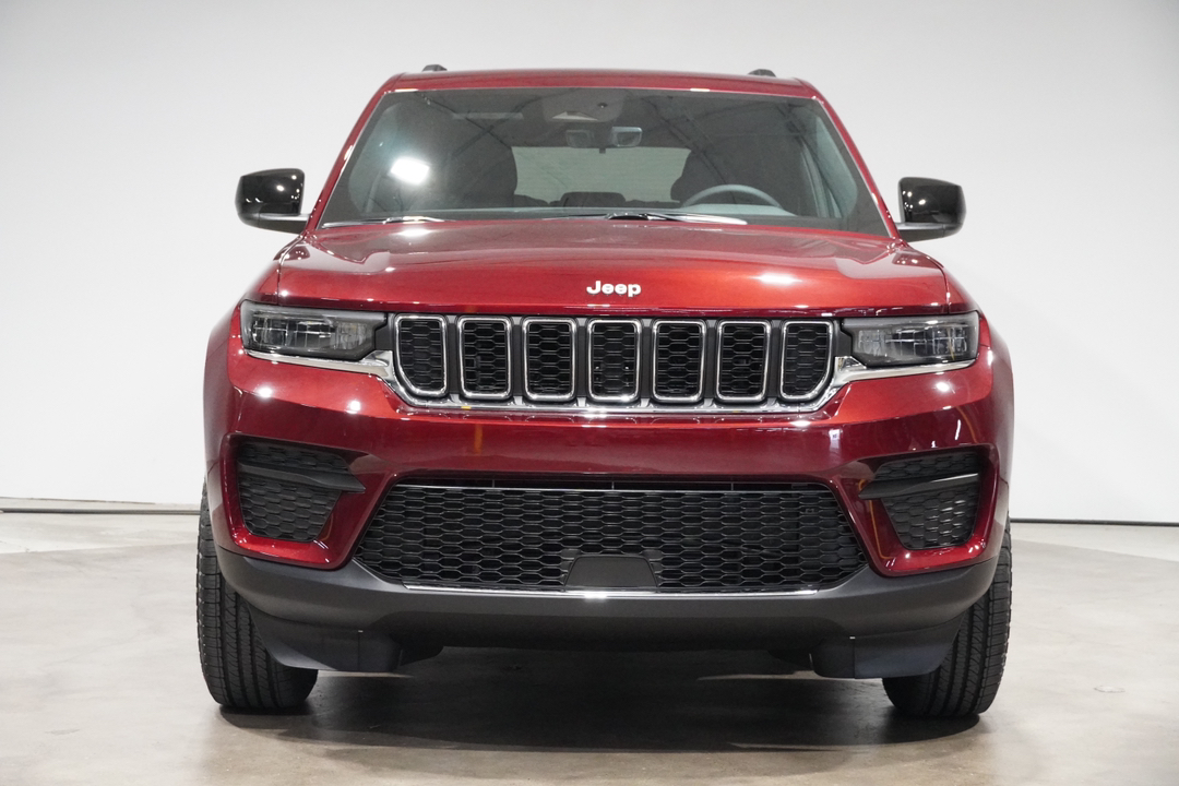 2025 Jeep Grand Cherokee Laredo 2