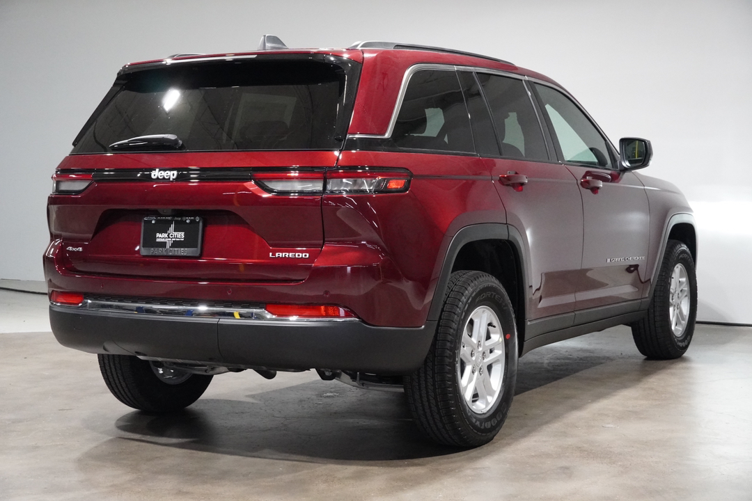 2025 Jeep Grand Cherokee Laredo 8