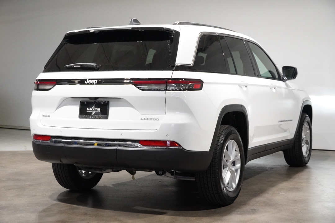 2025 Jeep Grand Cherokee Laredo 8