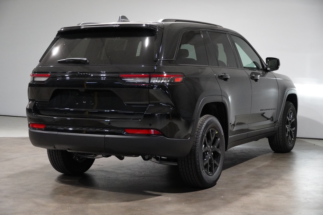 2025 Jeep Grand Cherokee Altitude X 8