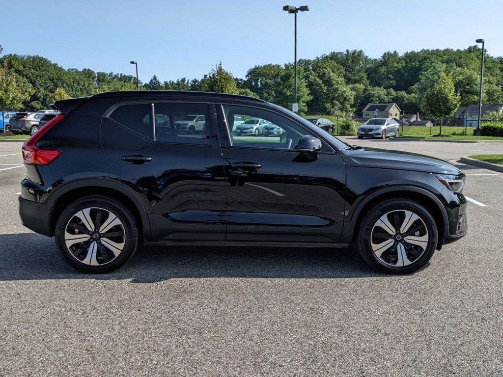 2023 Volvo XC40 Recharge Pure Electric Twin Plus 6